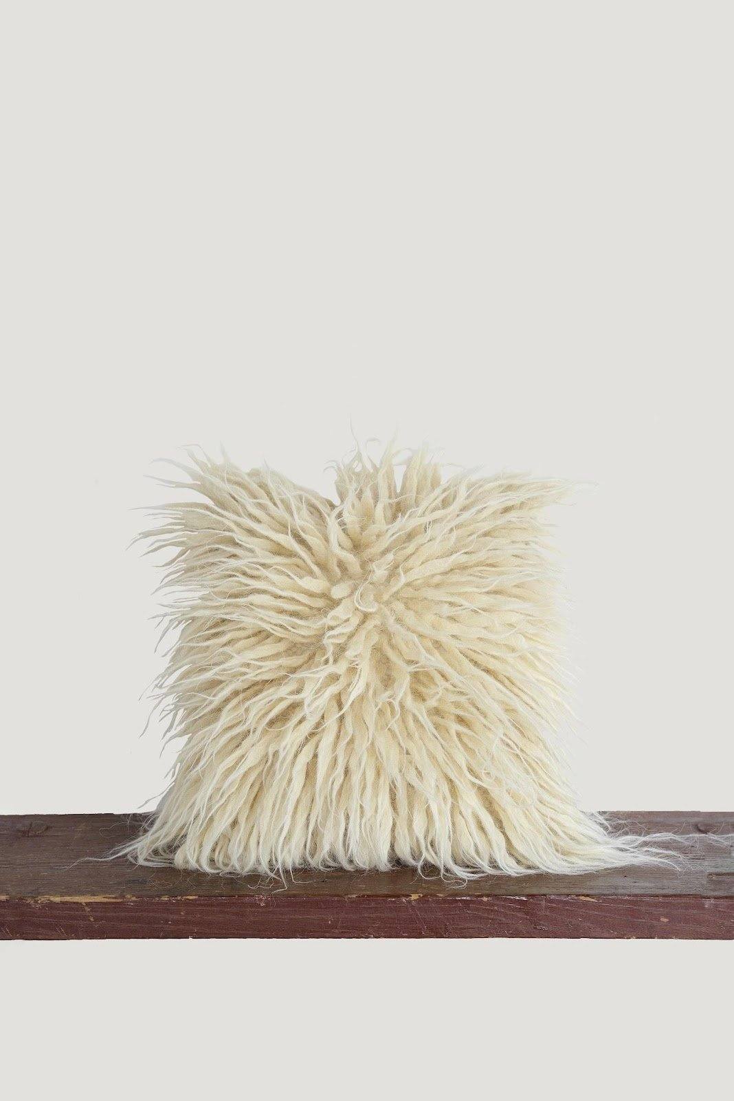Handwoven chunky wool pillow "Stones" in oversized pattern, 18x18 inches, 100% sheep wool, cozy and decorative with fluffy insert