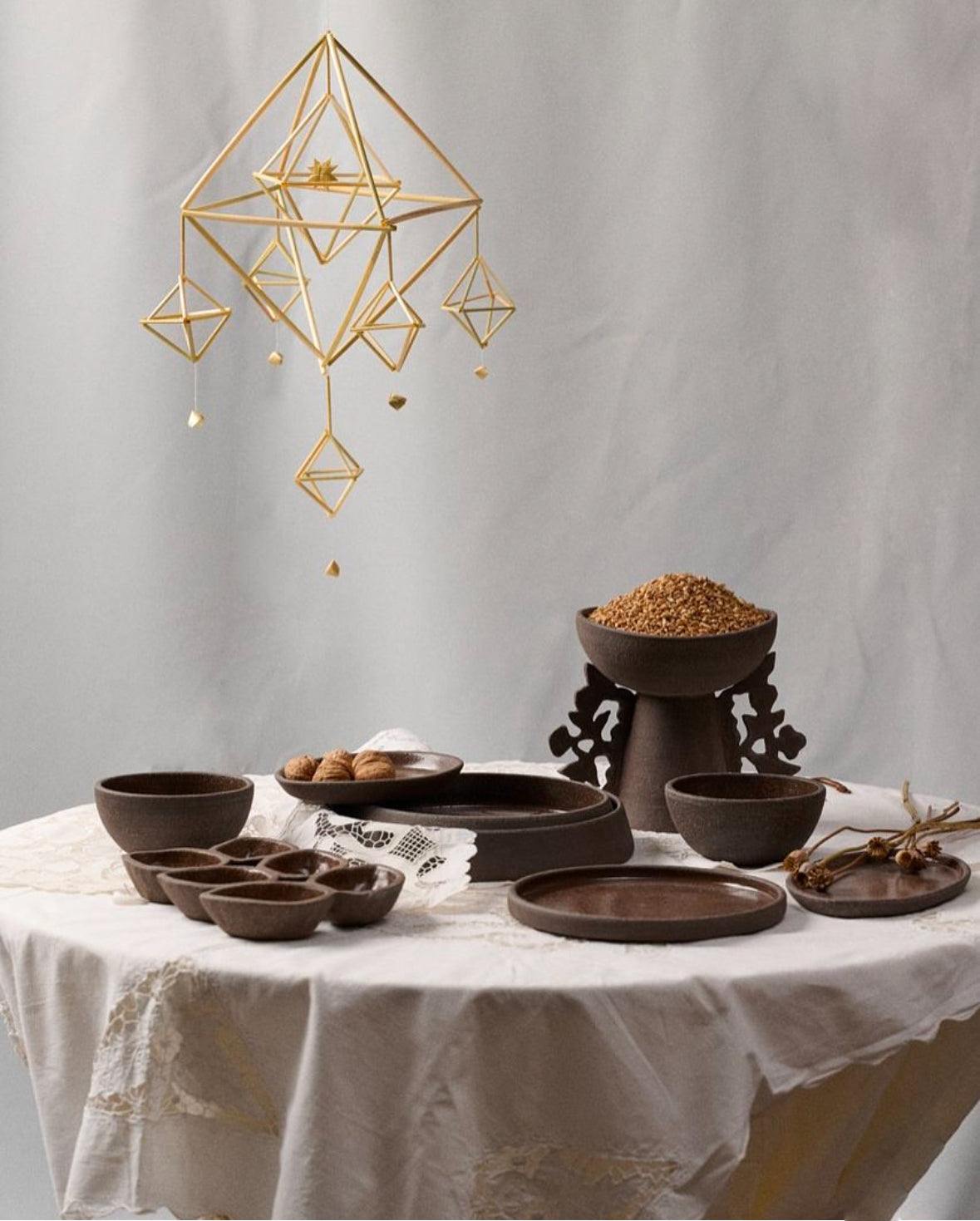 Dinner Plates with High Sides in dark brown stoneware, with a smooth glazed finish and raised rims.
