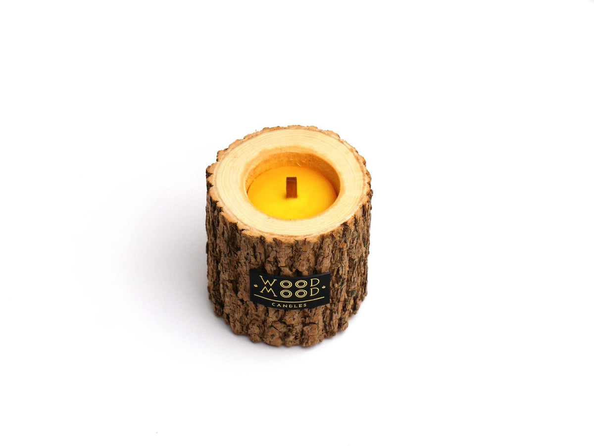 Rocky Wood Candle with multi-layer wick, Winter Spruce scent, wooden design, and leather bottom for cozy, sustainable warmth