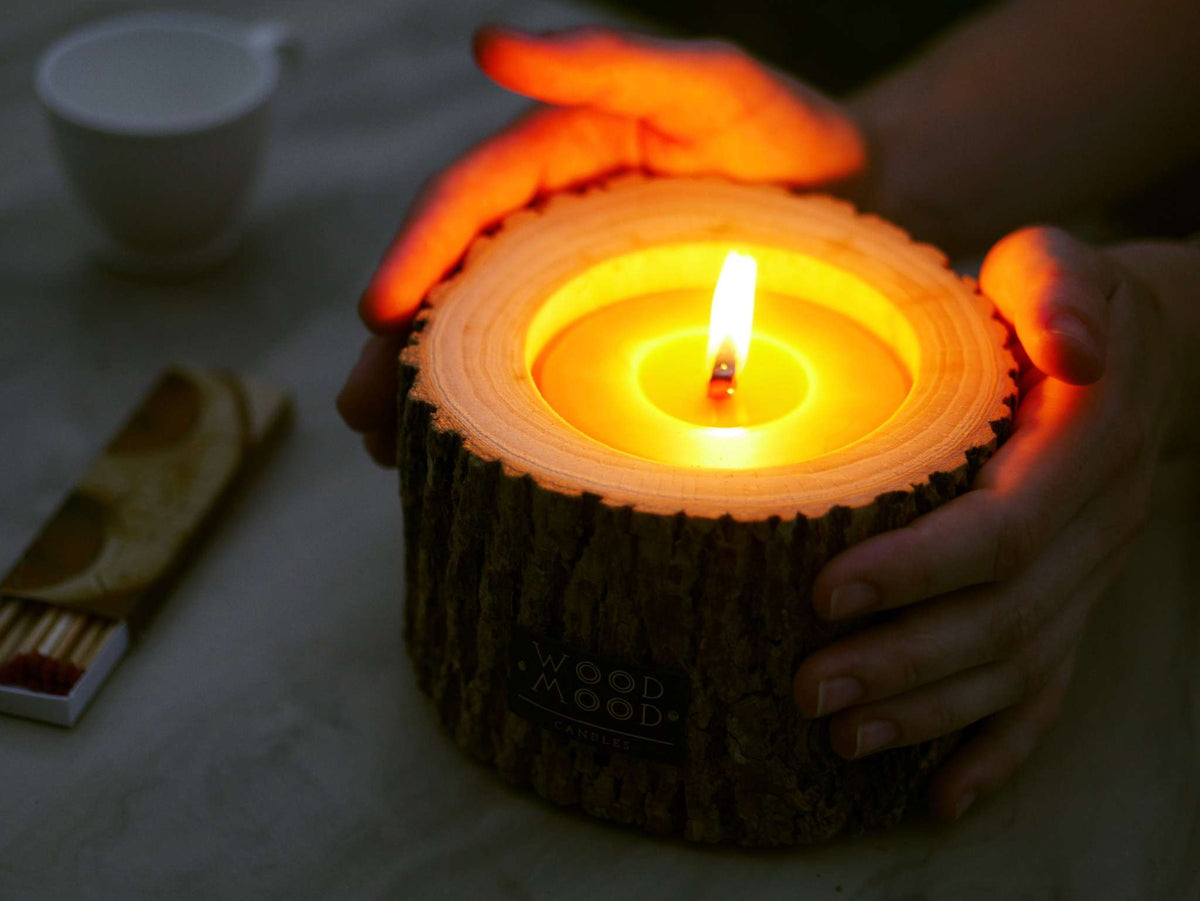 Rocky wood candle with multi-layer wick and winter spruce scent on cork base