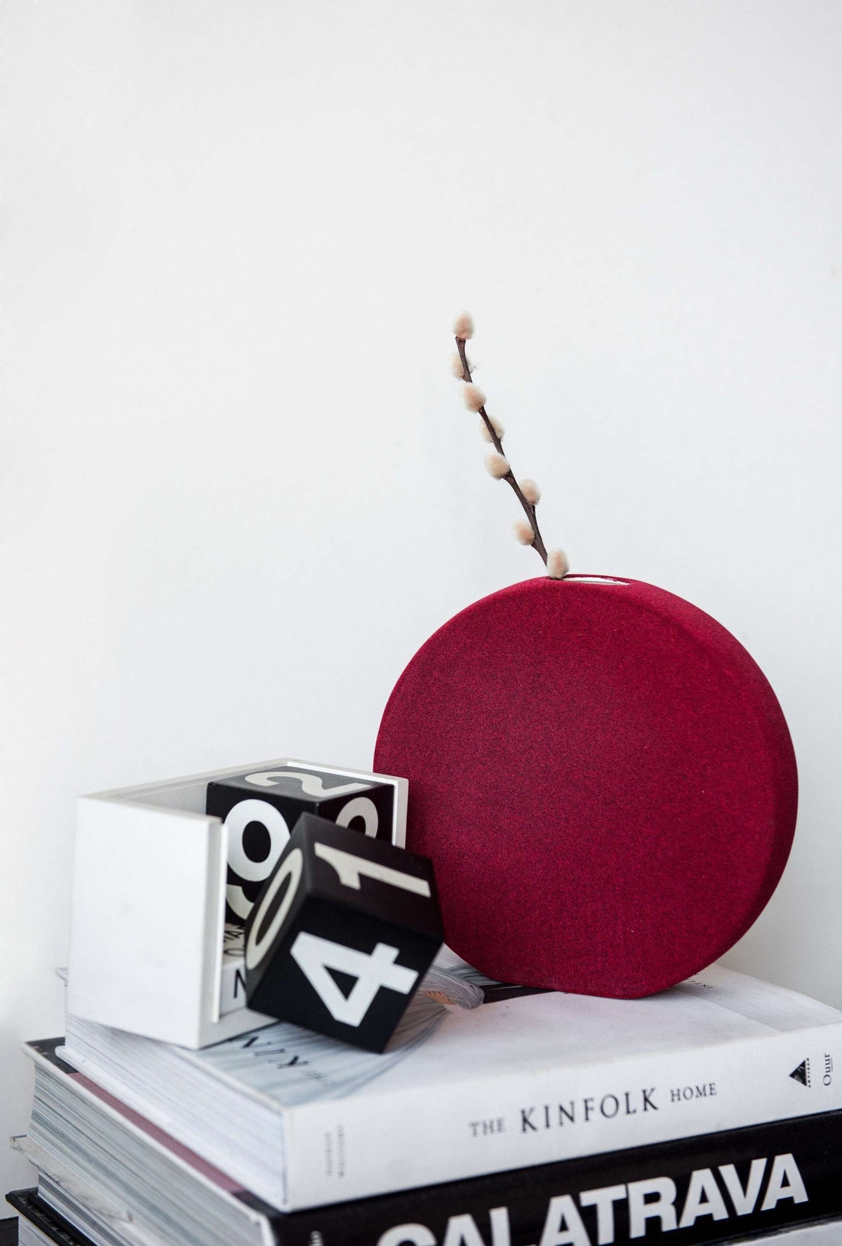 Porcelain set of home decor with burgundy geometric vases