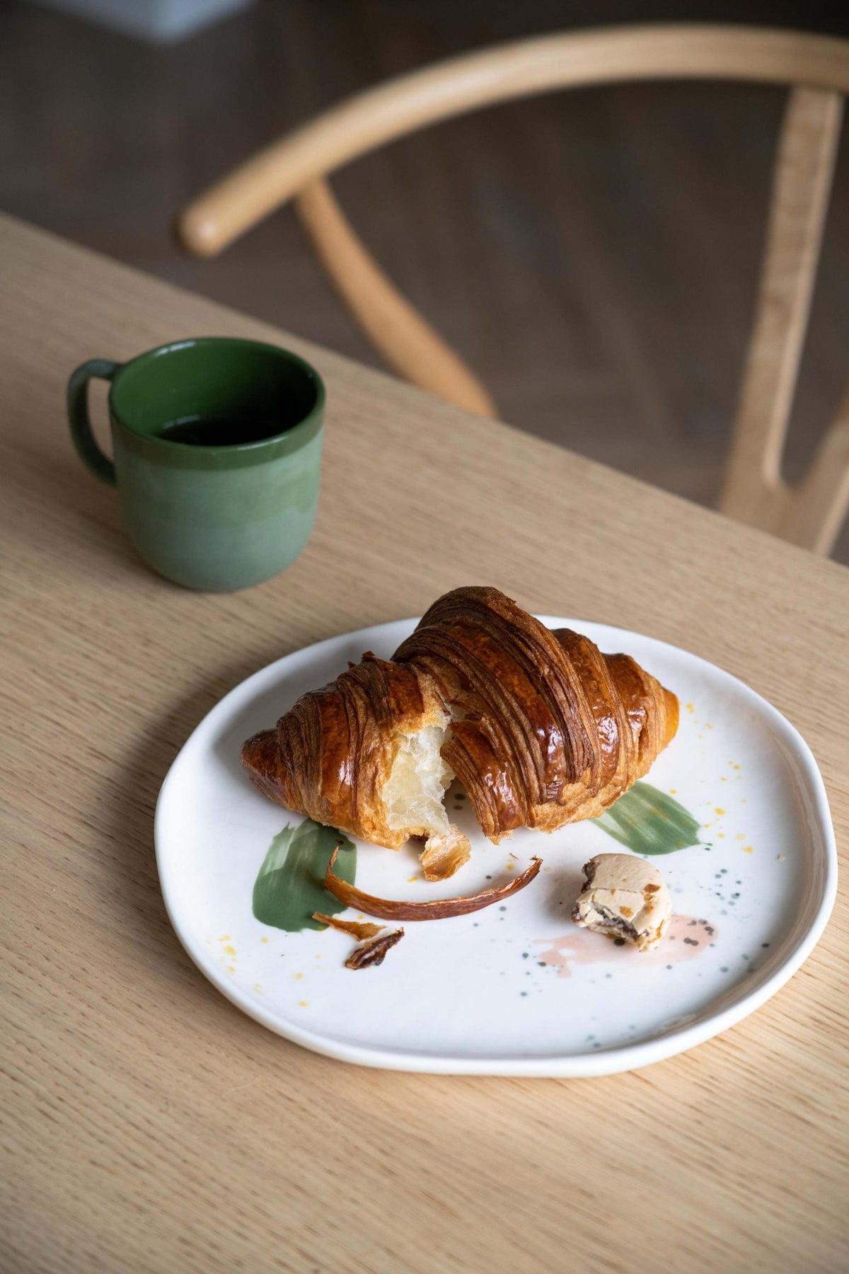 Handmade off-white porcelain dinner plates with hand-painted strokes and shiny glaze