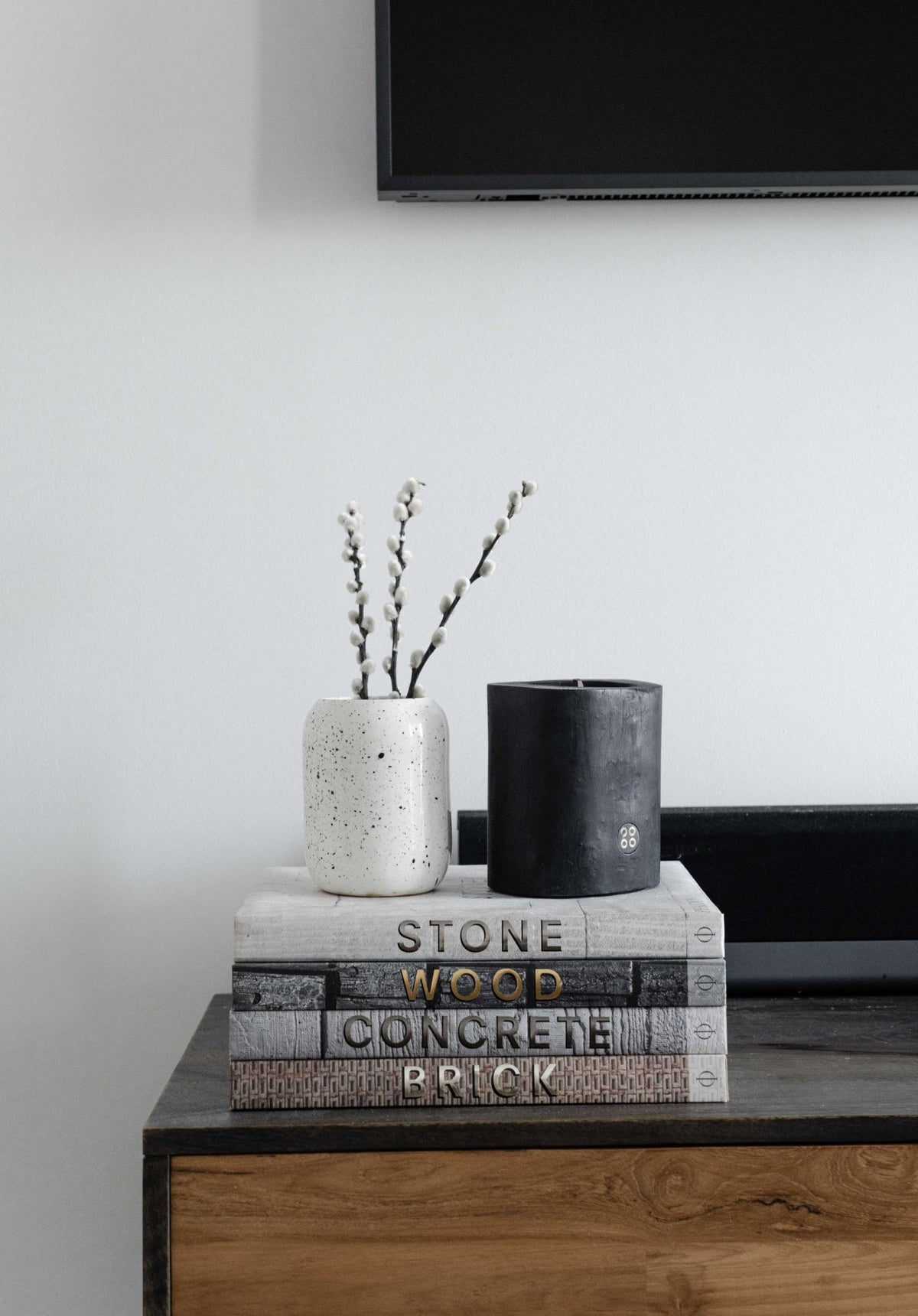 Black Illusions Wood Candle in charred wood with beeswax and multi-layer wick burning elegantly