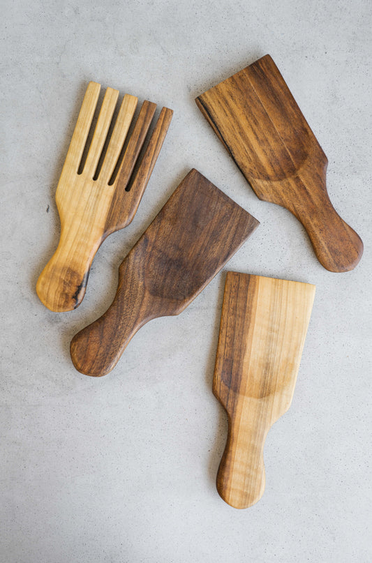 2-piece walnut wood salad serving set with polished handles and straight heads