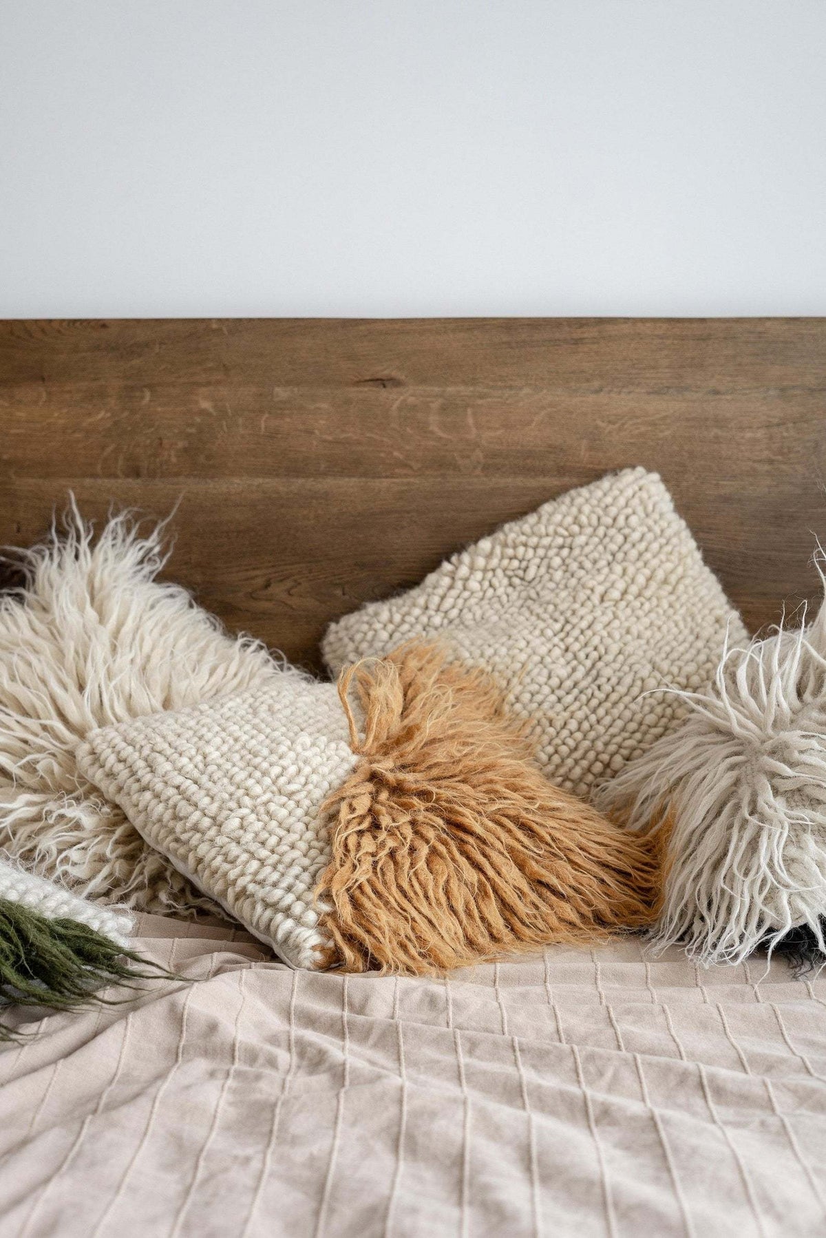 Handwoven wool pillow "Stones" with chunky yarn and oversized pattern, 18x18 inches, 100% sheep wool, fluffy and supportive filling